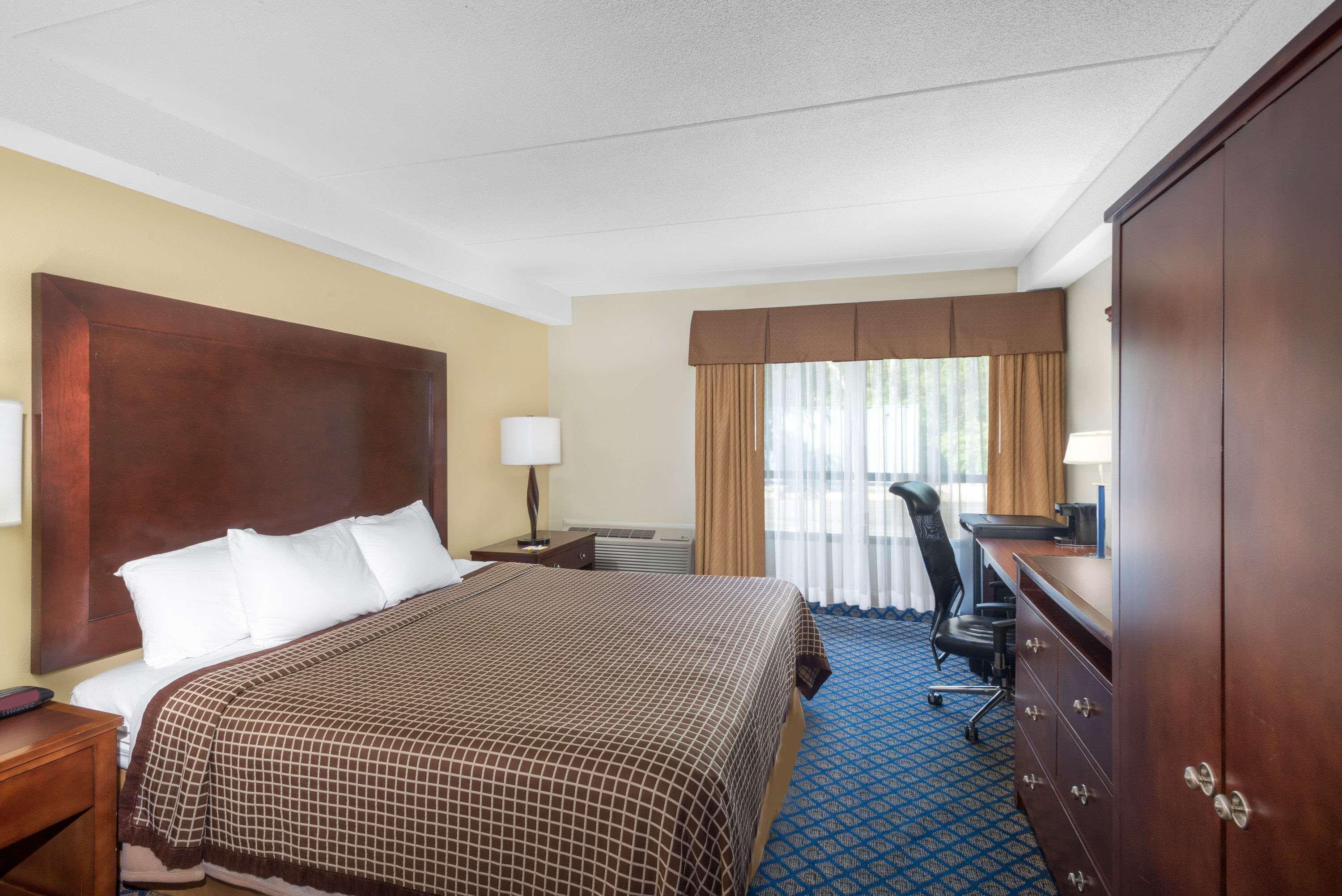 Days Inn By Wyndham Geneva/Finger Lakes Dış mekan fotoğraf