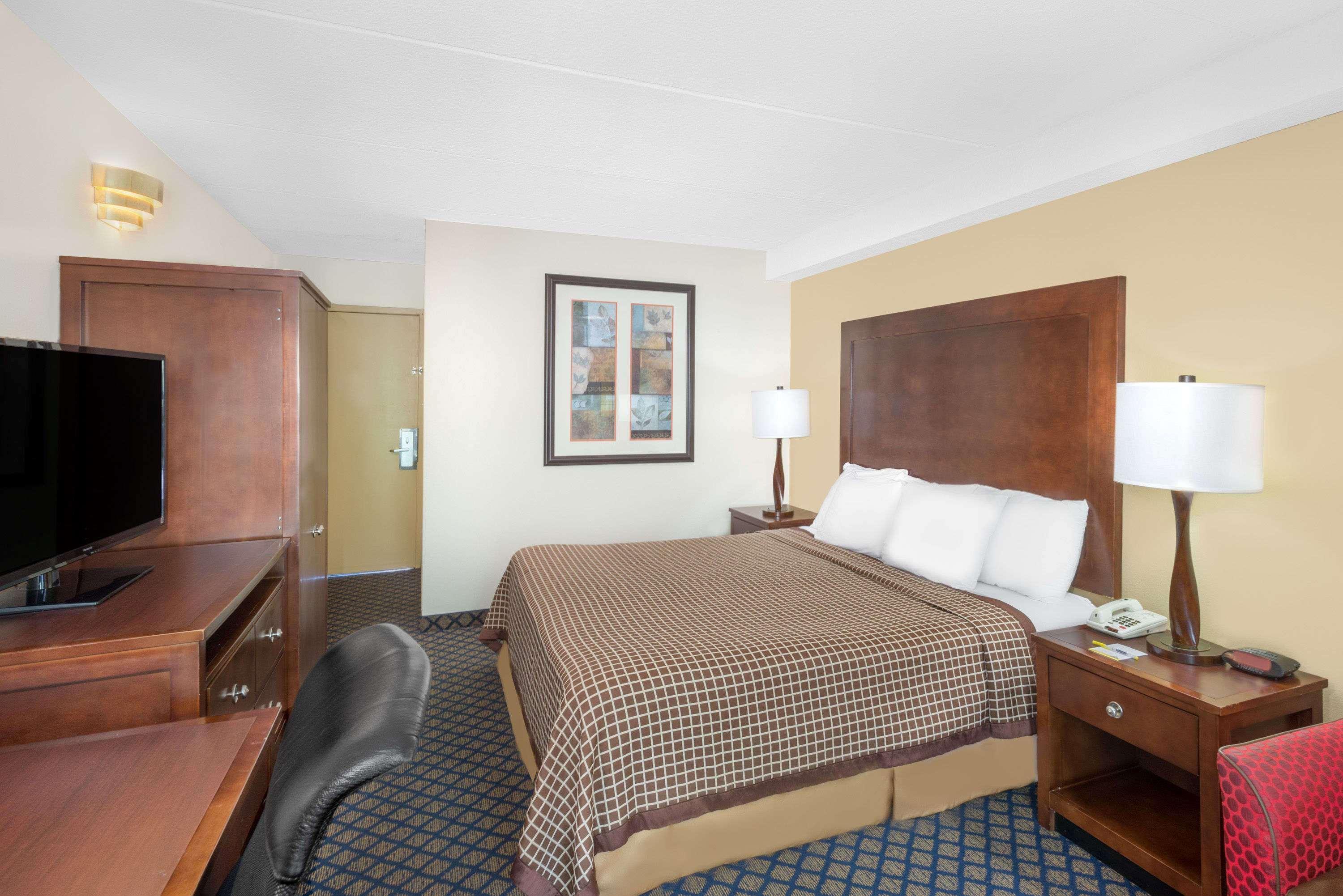 Days Inn By Wyndham Geneva/Finger Lakes Dış mekan fotoğraf